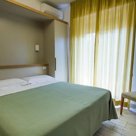 Mirella Hotel 3*
