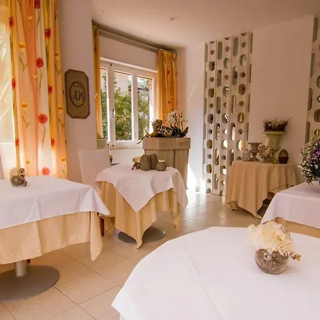 Mirella 3*
