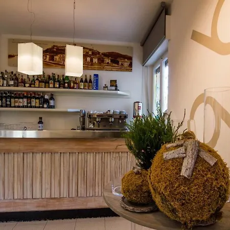 Hotel Mirella 3*